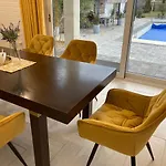 Luxury فيلة