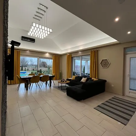 Luxury زاماردي